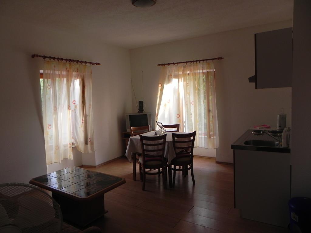 Apartments Riva Паг Экстерьер фото